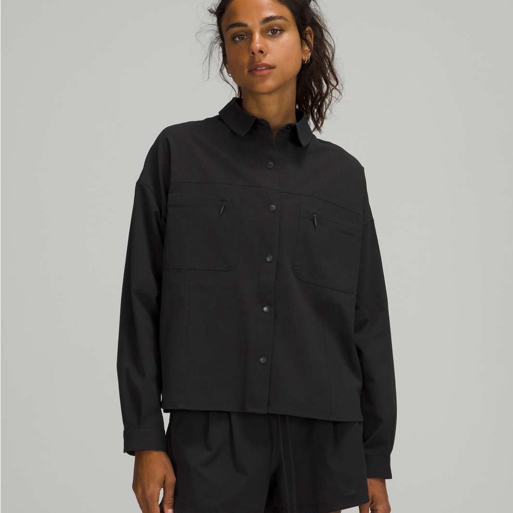 Lululemon Ventlight Button-Up Shirt, size 2, Black